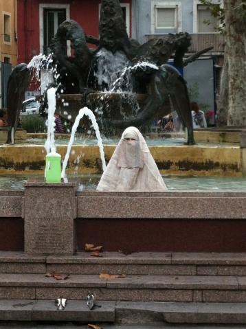Mein Ich Putzt, Performance, Putzlumpenburka, Frankreich